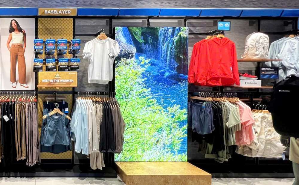 hộp đèn không viền nhét ron được sử dụng phổ biến trong các cửa hàng thời trang