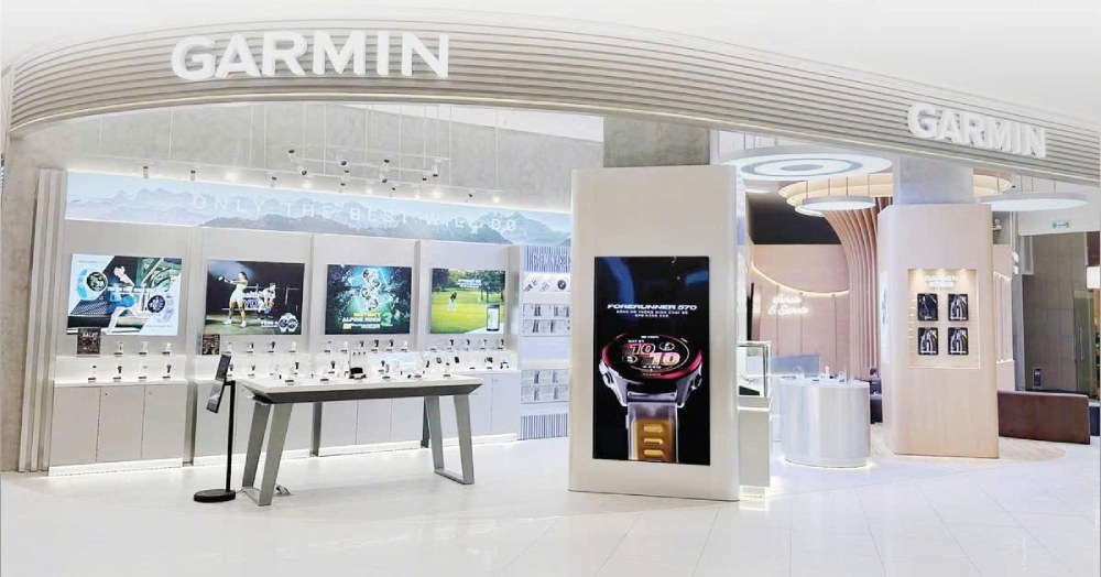 hộp đèn không viền nhét ron được sử dụng phổ biến trong các cửa hàng Garmin