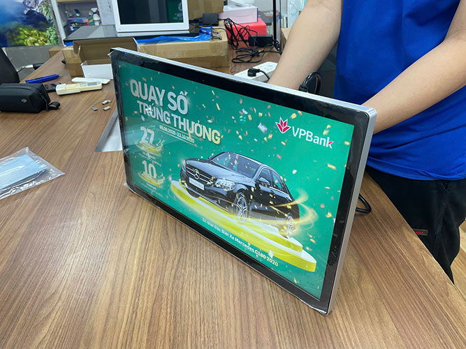 Màn hình quảng cáo LCD là gì?