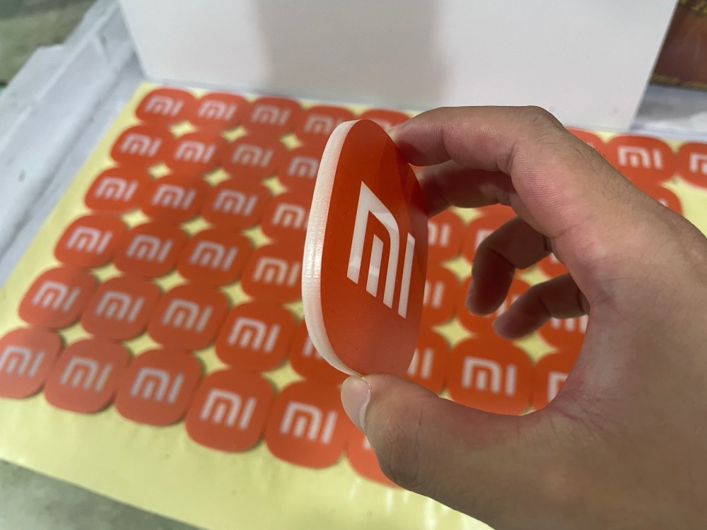 mica in uv logo điện thoại xiao mi tại xưởng in Tân Hải Thái