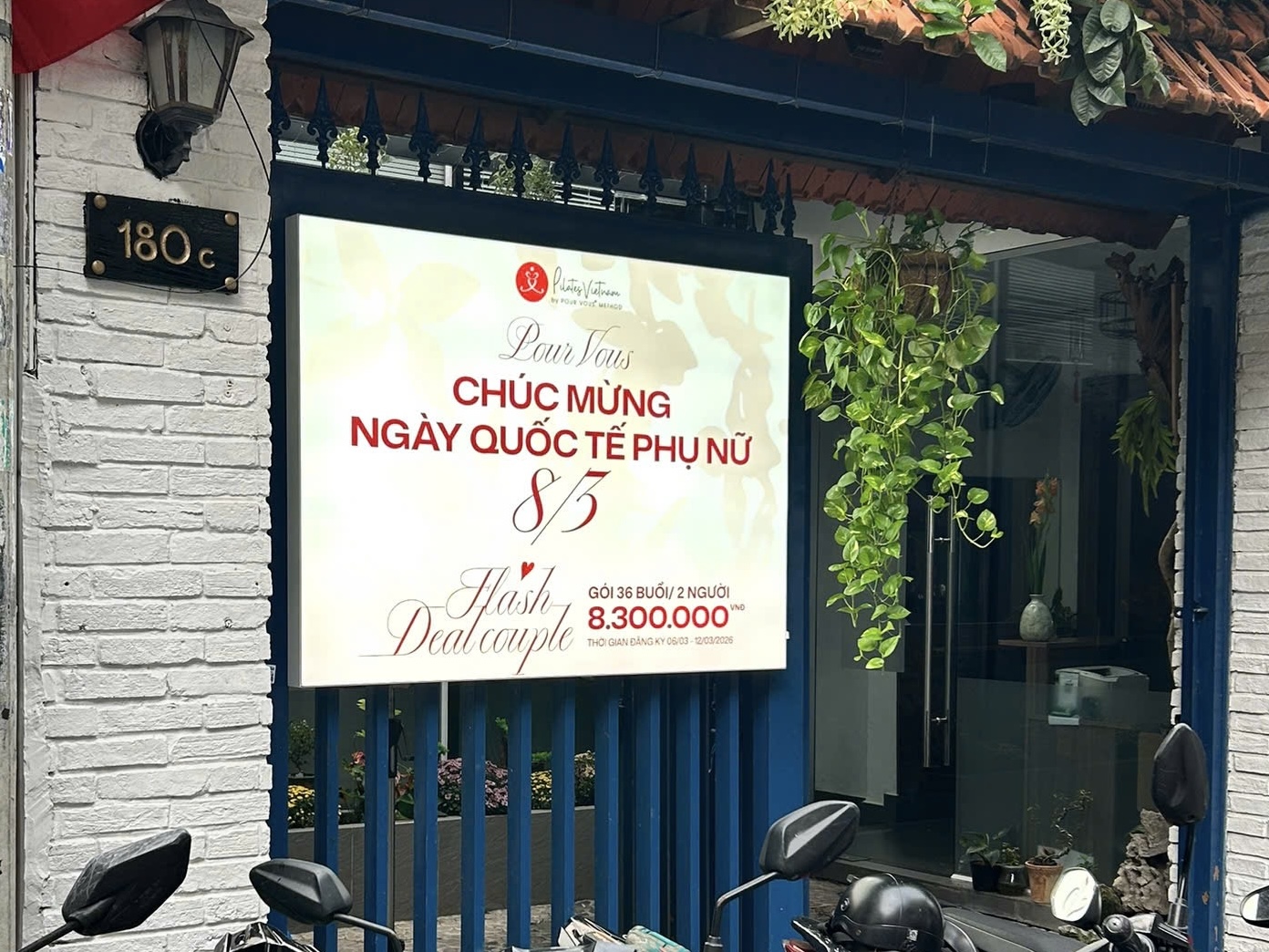 Hộp Đèn Không Viền Nhét Ron