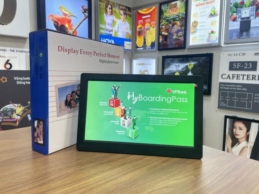 Màn Hình Quảng Cáo LCD Để Bàn 13"